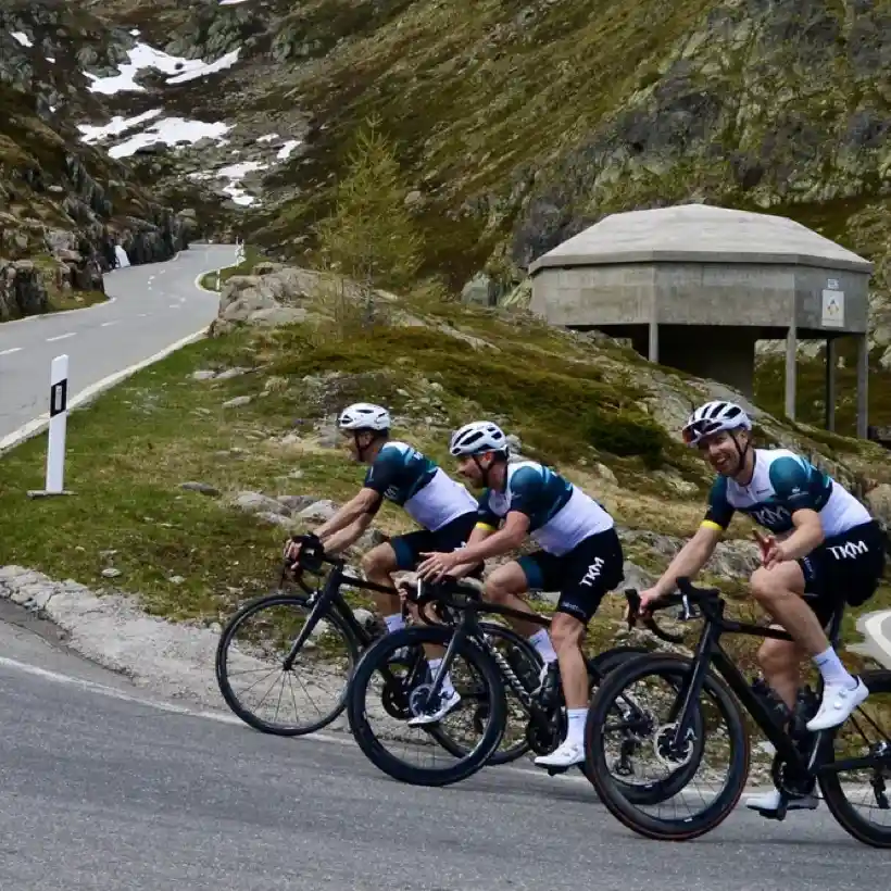 cyclists-climbing-switchbacks
