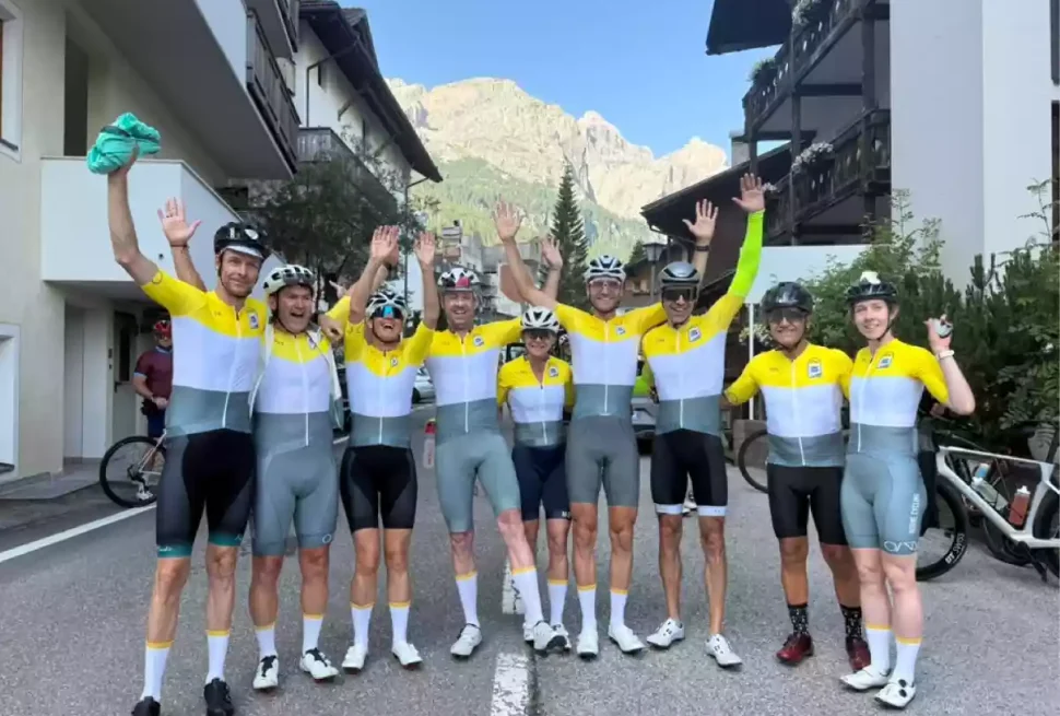Borne cycling group in the dolomites